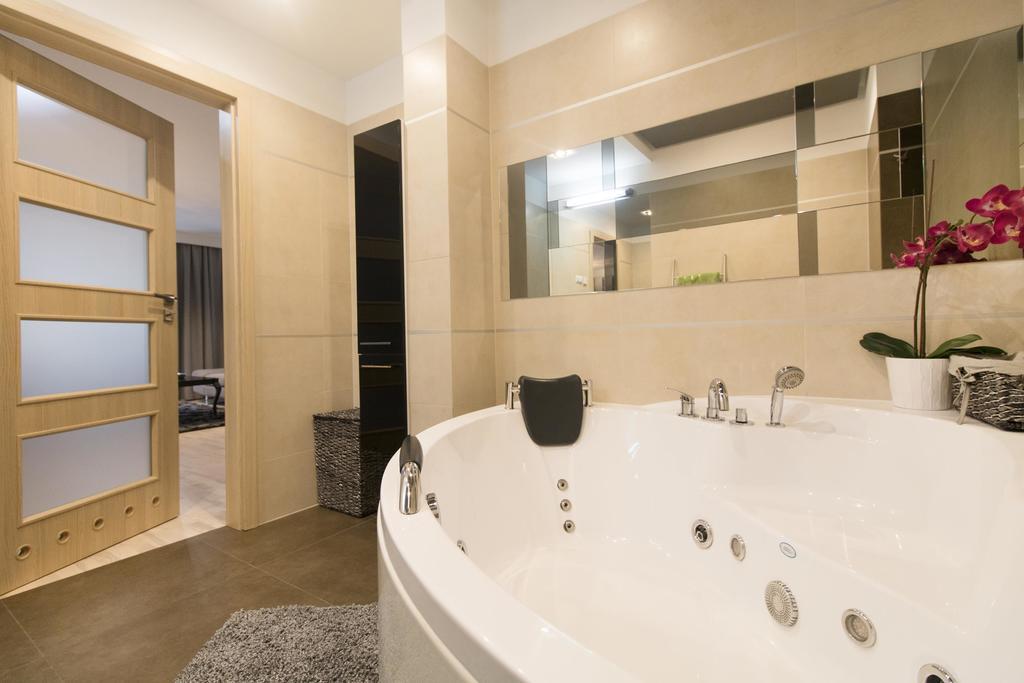 Kings City - Skawinska Apartment Красков Екстериор снимка